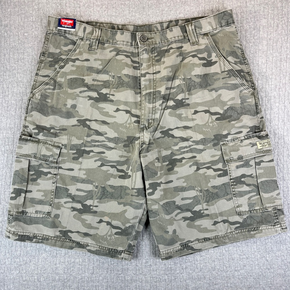 Wrangler new with tags Camo Cargo Shorts Men 38 Loose‎ Fit Premium Fabric Wash